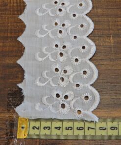 Alternative view of Δαντέλα βαμβακερή ασπροκέντημα 7cm κωδ.28