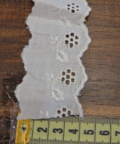 Alternative view of Δαντέλα βαμβακερή ασπροκέντημα 4cm κωδ.30