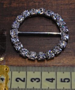 Alternative view of Τόκα μεταλλική με στράς 3cm κωδ.194