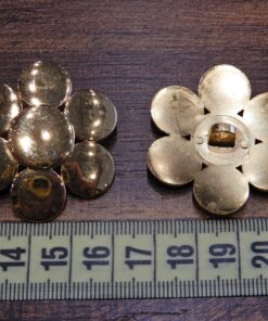 Alternative view of Κουμπί πλαστικό χρυσό λουλούδι 6τμχ