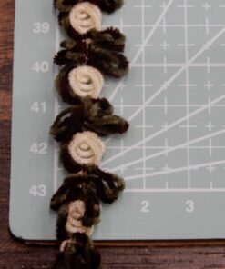 Alternative view of Τρέσα βελουτέ με ροκοκό λουλούδια 1,5cm κωδ.437