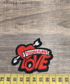 Alternative view of Θερμοκολλητικό σήμα LOVE 7x6cm